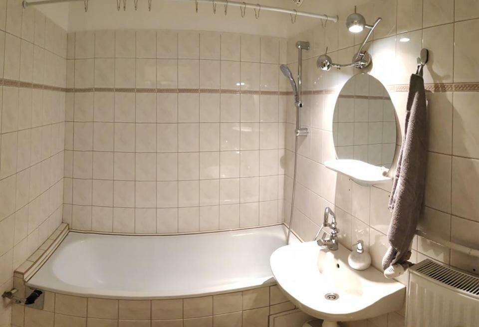 Koelcsey Apartman Apartment เซคซาร์ด ภายนอก รูปภาพ
